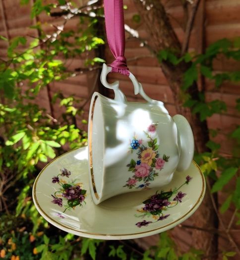 Bird feeder