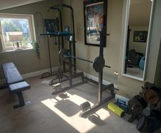 Squat Rack / Adjustable Barbell Rack