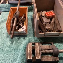Selection of taps and dies plus small machine vice