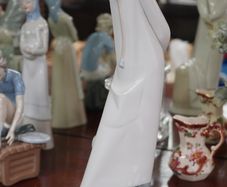 Lladro_The Doctor / Professor_Porcelain Figurine