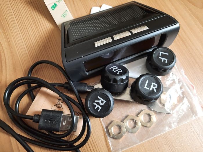 Solar tire pressure monitor, wireless