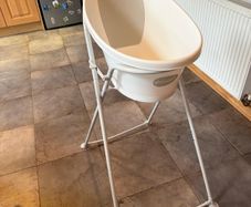 Shnuggle Baby Bath & Stand
