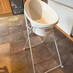Shnuggle Baby Bath & Stand