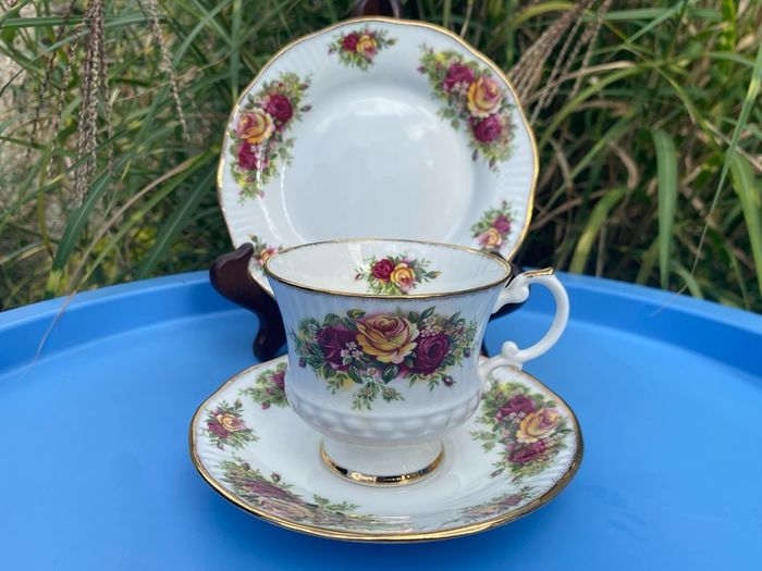 Elizabethan bone china English garden trio