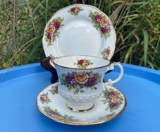 Elizabethan bone china English garden trio