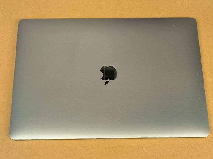 Touch Bar Apple MacBook Pro 15 Model:  A1707 (2017) 15.4'' Intel i7 @ 2.80 GHz 512GB SSD 16GB RAM Space Grey (Battery Cycle: 0) Excellent