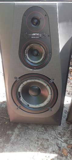 Jamo digital 200 speakers
