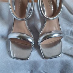 La Bottine Souriante Silver Heel Sandles