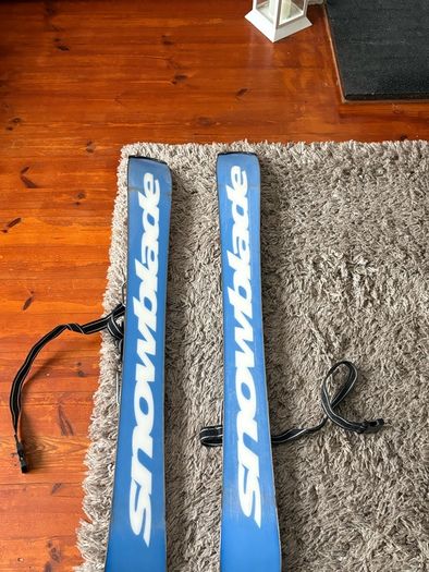 snow skis