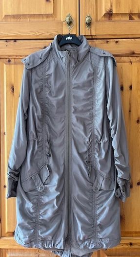 Dutch Brand Yaya Coat Jacket Ladies. Medium. Sage Green / Khaki. Satin Finish.  Detachable hood. Excellent. Proceeds To Medecins Sans Frontieres.