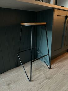 Bar stool