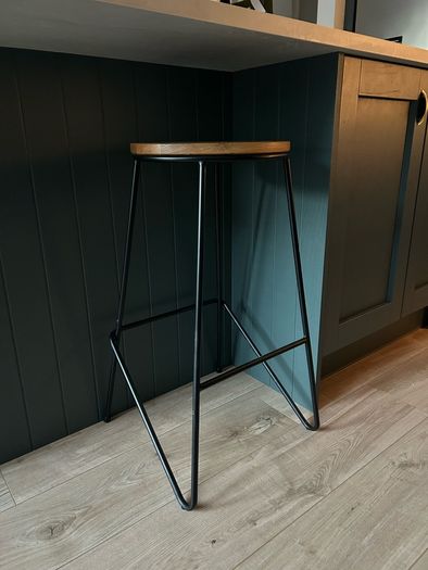 Bar stool