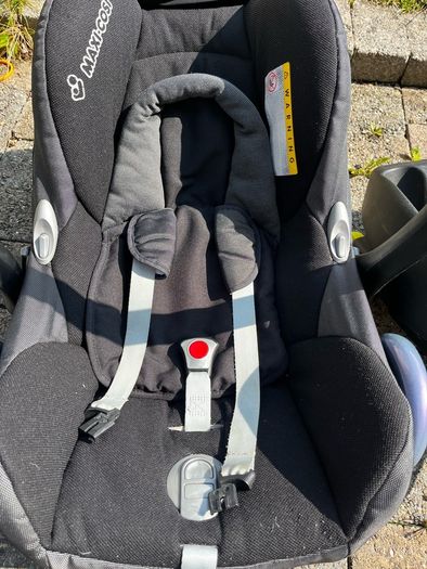 maxi cosy baby seat and base