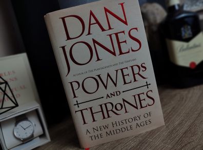 Powers and Thrones: A New History of the Middle Ages ! Hardcover ! by Dan Jones ! 2021 ! by Apollo !