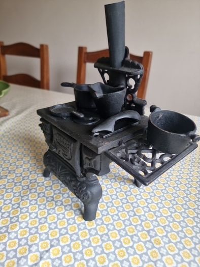 Mini Crescent CAST IRON Stove/Oven with stove items