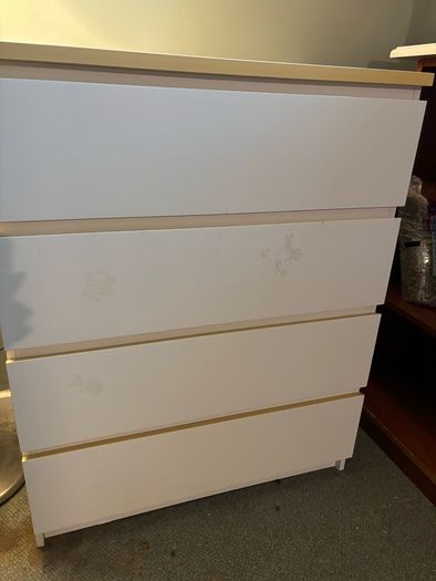 chest of drawes