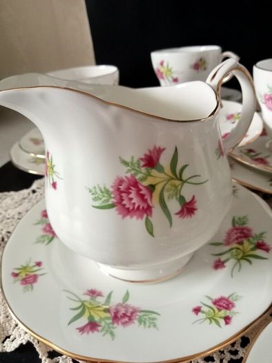 NEW Boxed Duchess English Bone China 21 Ps Tea Set "Carnation"