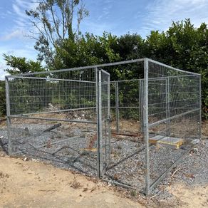 Dog pen / kennel / cage / run