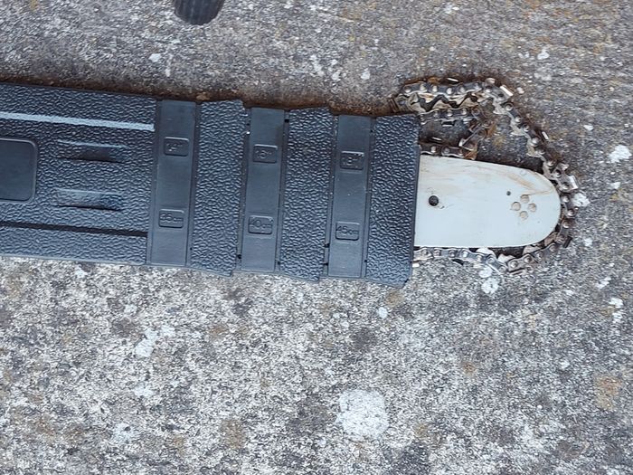Petrol Chainsaw in like new condition,  Blade & motor, See Pictures