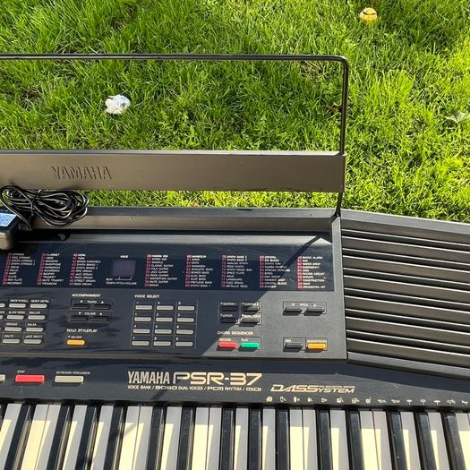 Yamaha PSR-37 Keyboard Power Adaptor - Stand