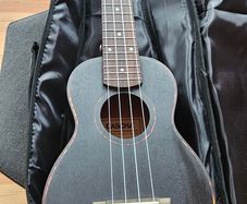 left handed ukulele