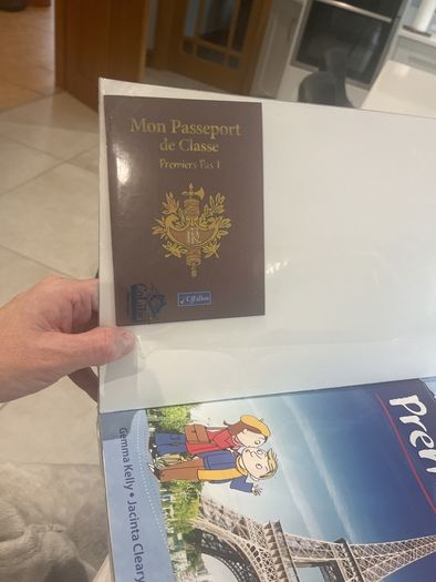 Premiers Pas 1 junior cycle French book