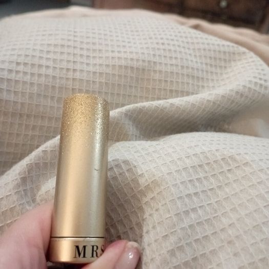 Nude lipstick
