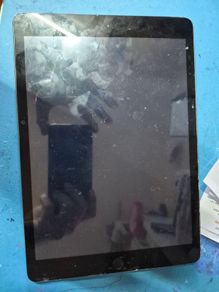 iPad 7 broken screen