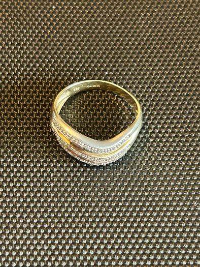 Ladies 9ct Gold Diamond Ring yellow white and rose gold top