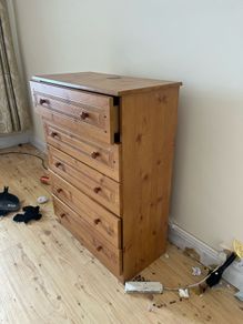 chest of drawers