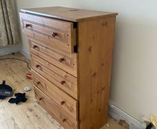 chest of drawers