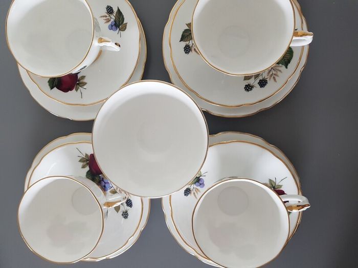 Royal Grafton Tea Cups Saucers Side plates Sugar bowl