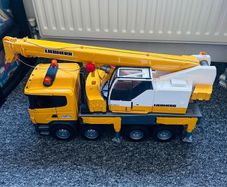 toy crane