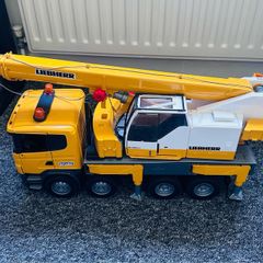 toy crane
