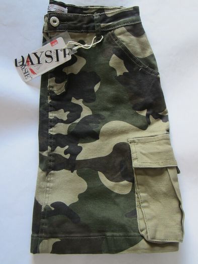 Short Green Camouflage Cargo Skirt - BNWT