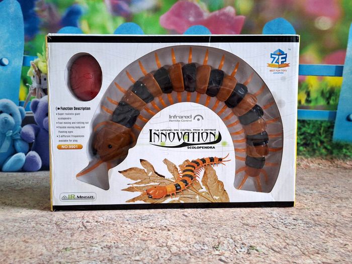 Moving toy Sentipede (Scolopendra Gigantea) (G01)