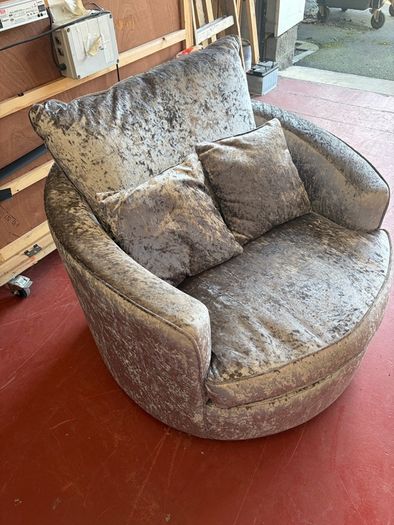 Romelia velvet swivel barrel chair