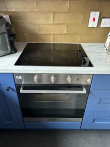 Indesit Built in Oven & Ceramic Hob