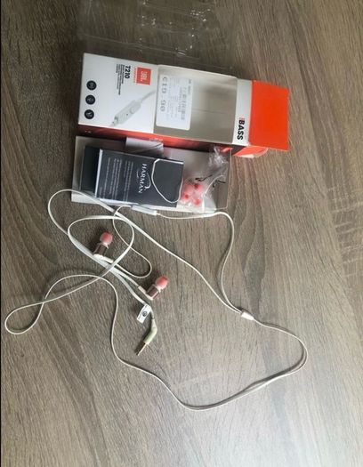 JBL headphone