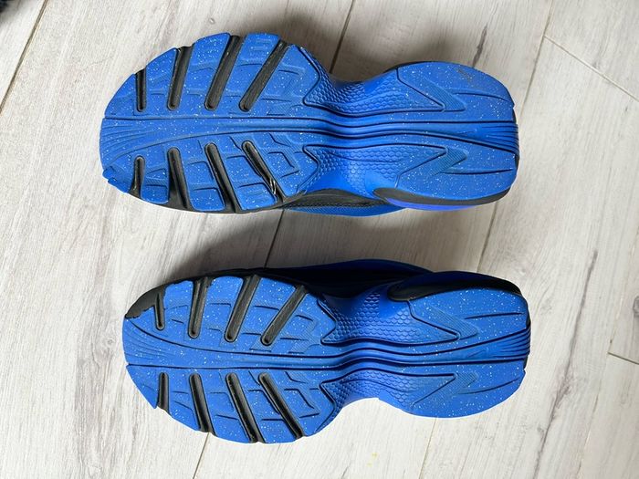 Nike Air blue boys runners Size 4