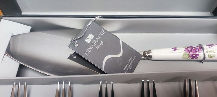 NewGrange Living Rosa cake slice with 6 pastry forks