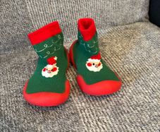 Baby xmas slippers