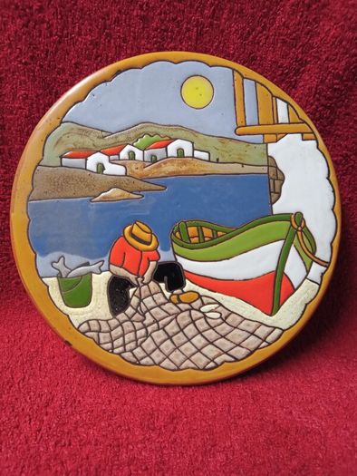 Glazed Embossed  Wall Plate