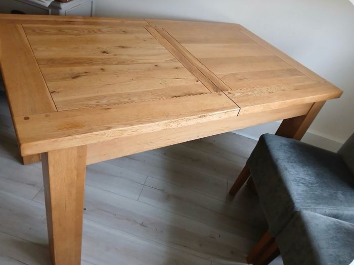 Wooden extendable dining table and 6 dining chairs