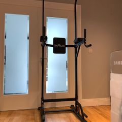 Freestanding pull-up station