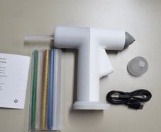 BRAND NEW Hot Melt Glue Gun, 4V,Lithium Battery,Cordless With Glue Stick 125mm