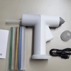BRAND NEW Hot Melt Glue Gun, 4V,Lithium Battery,Cordless With Glue Stick 125mm