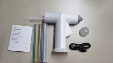 BRAND NEW Hot Melt Glue Gun, 4V,Lithium Battery,Cordless With Glue Stick 125mm