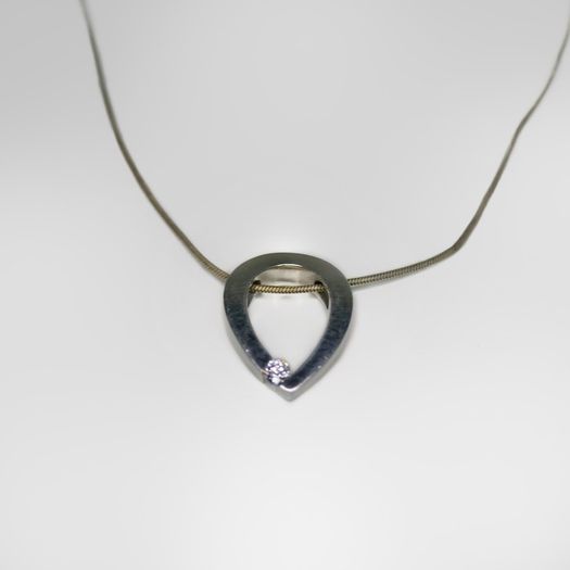 Silver necklace with a cz stone