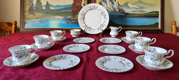 21 Piece Royal Albert Brigadoon Pattern Bone China Gold Gilt Tea Set For 6 Person Setting Made In England